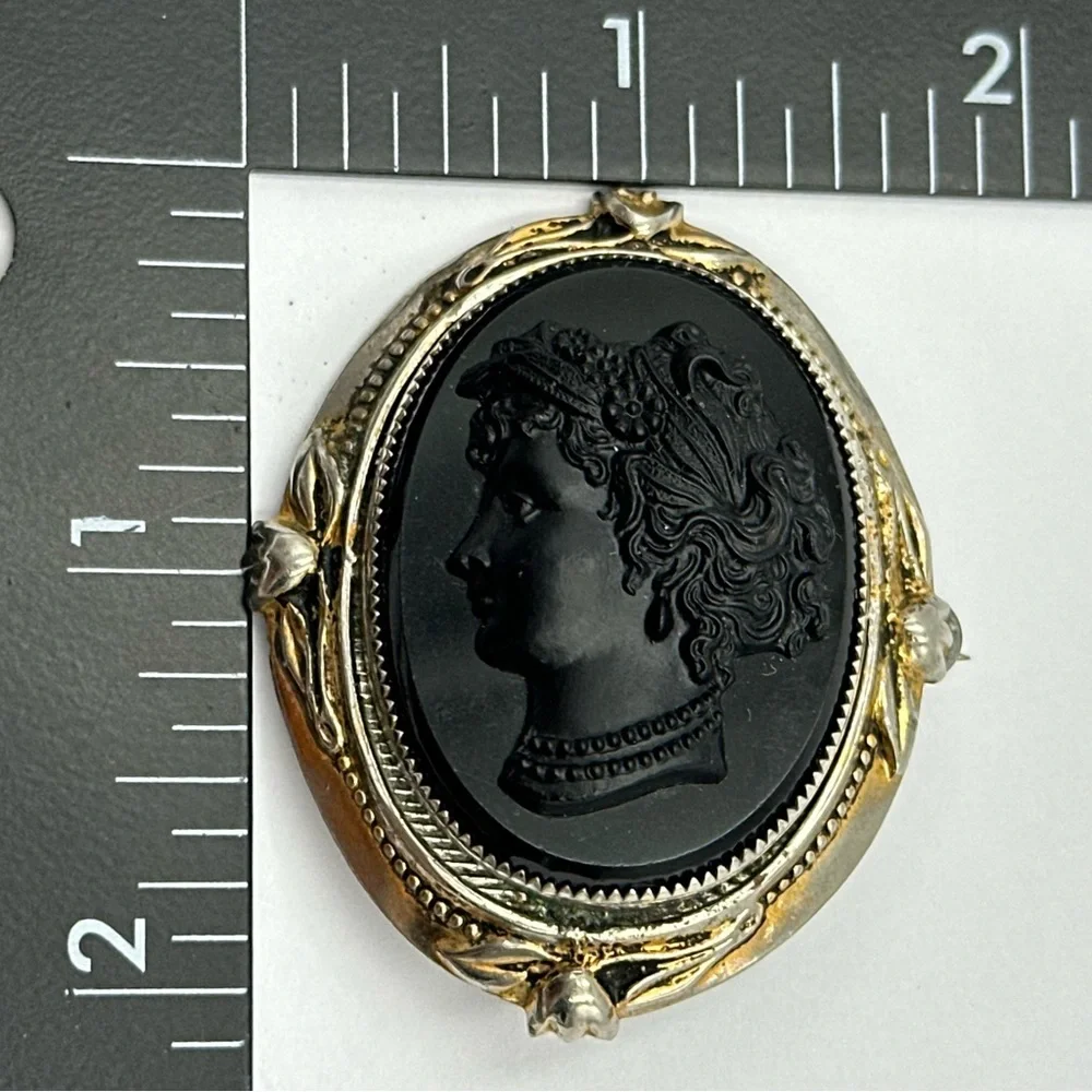 Antique Victorian Mourning Left Facing Cameo Brooch